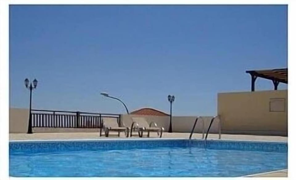 Day, Swimming pool