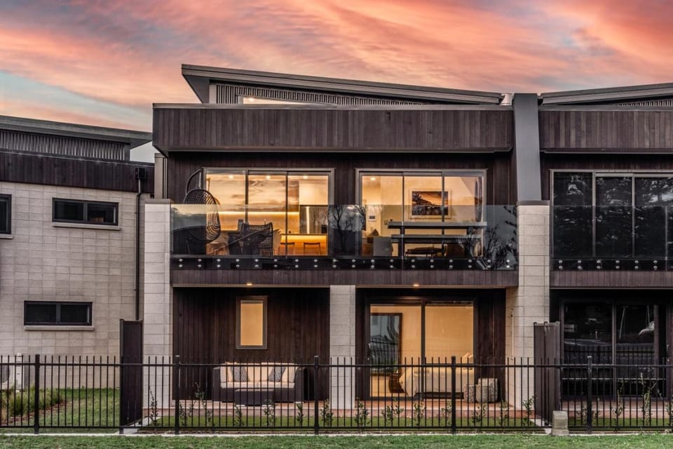 3 x Townhouses House in Raglan