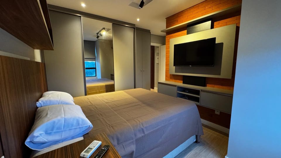 Bed, TV and multimedia, Photo of the whole room, Bedroom, Area and facilities, air conditioner