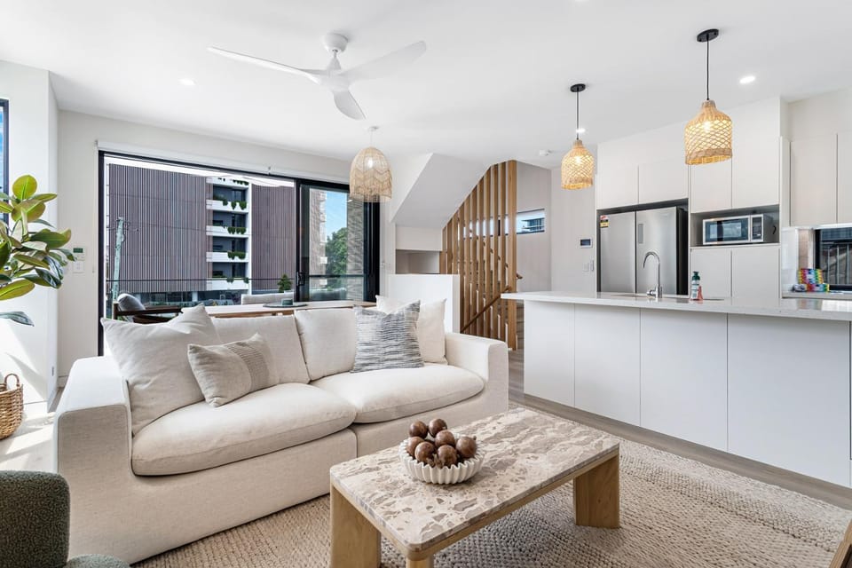 Coffee/tea facilities, Kitchen or kitchenette, Living room