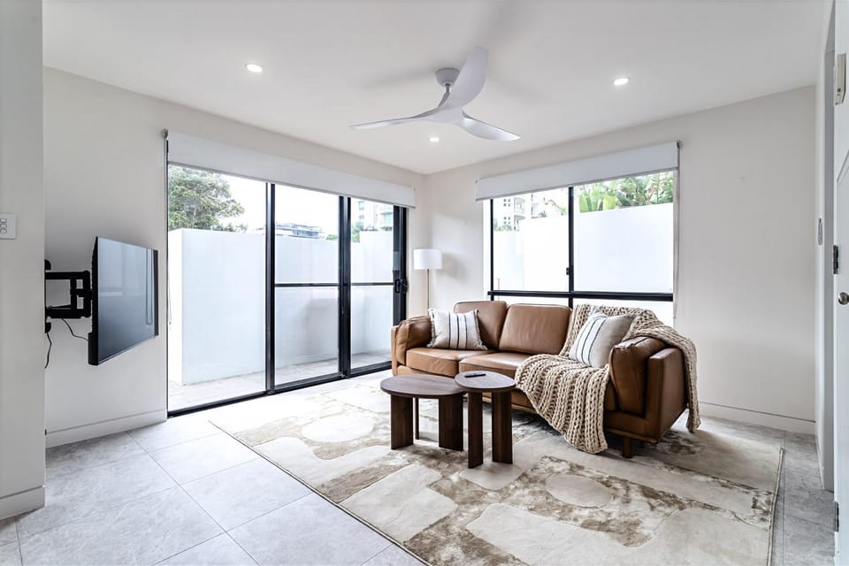 Living room, Seating area, air conditioner