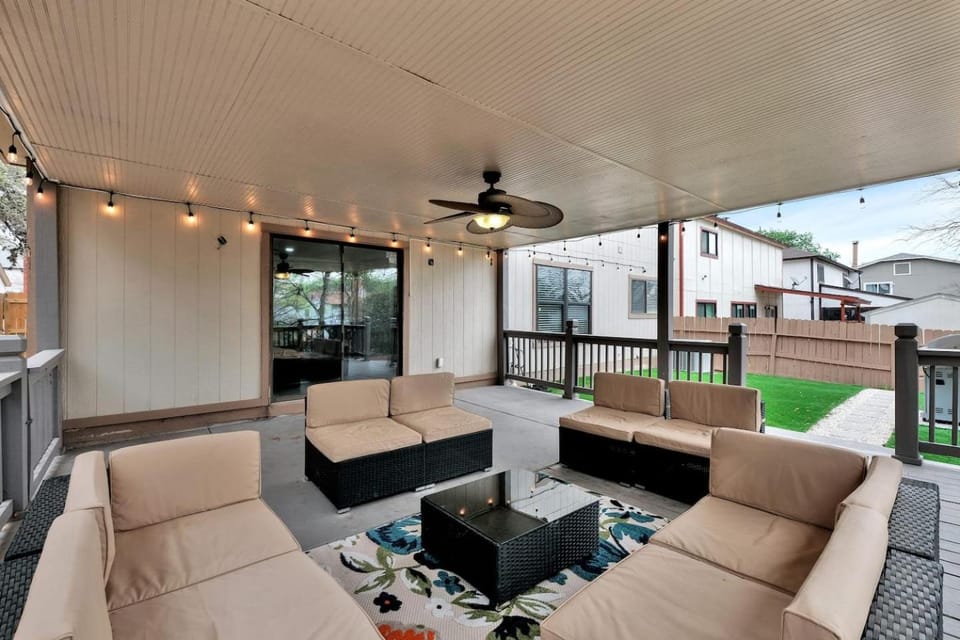Stylish Home Gameroom pool access, near SixFlag House in San Antonio