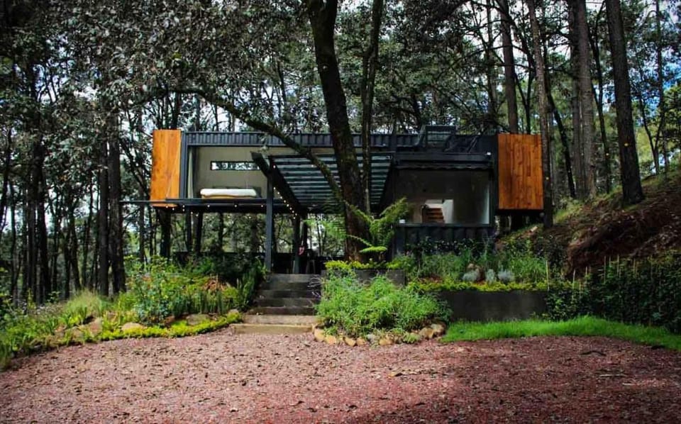 Container House en el bosque con jacuzzi privado House in State of Mexico