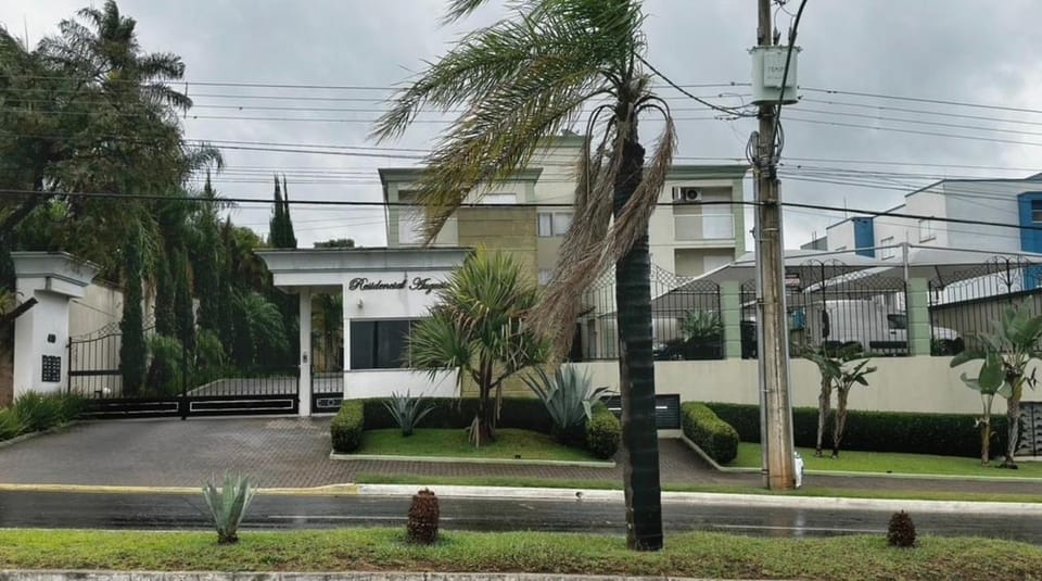 Apartamento confortável e bem localizado em Brotas SP 2 vagas garagem Apartment in Brotas