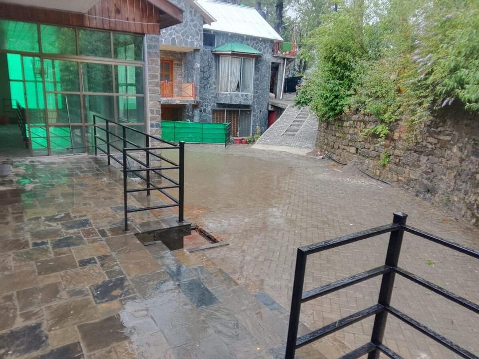 Property building, Facade/entrance, Parking