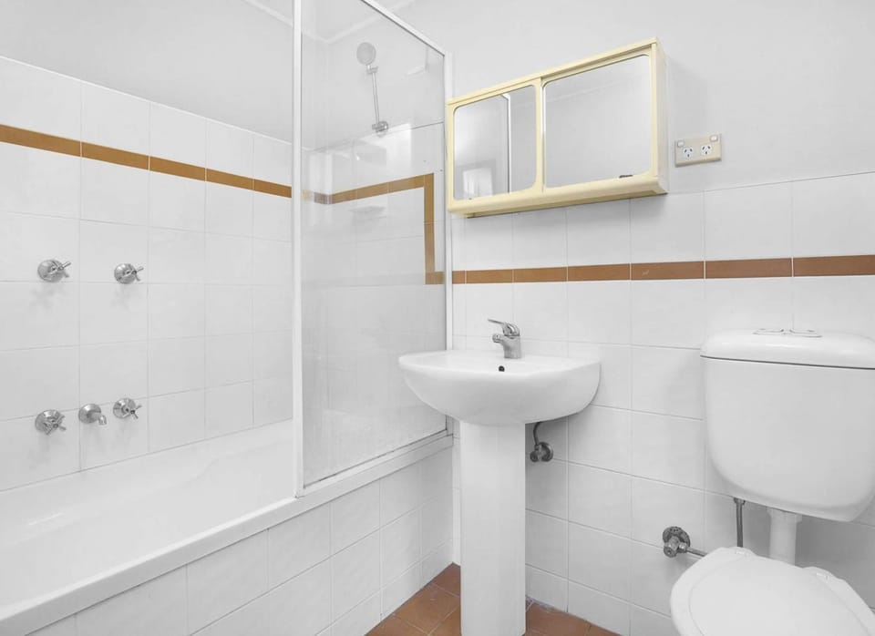 Bathroom, Bath