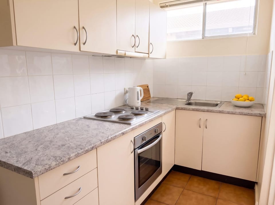 Kitchen or kitchenette, dishwasher