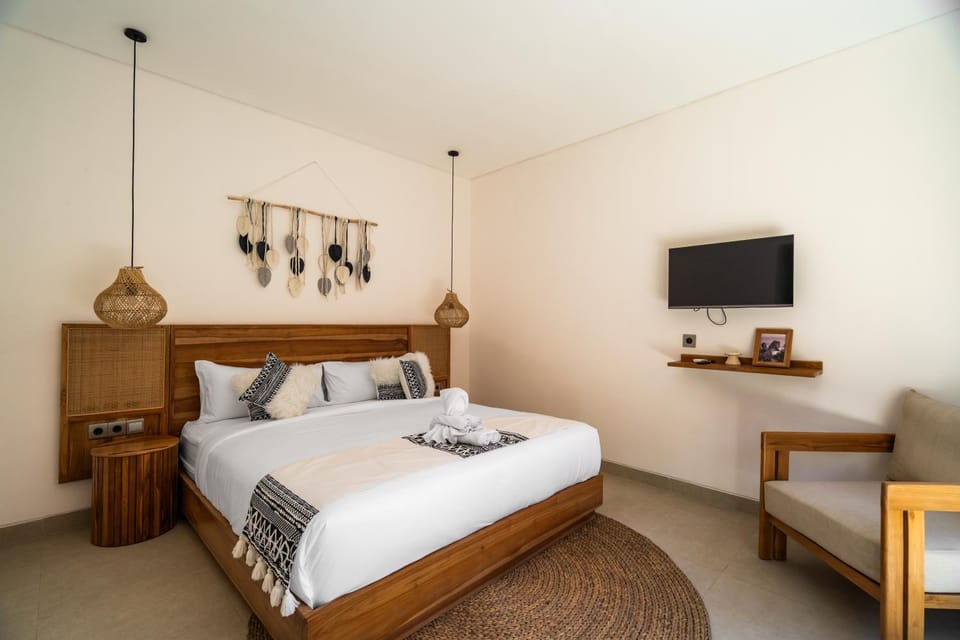 Bed, TV and multimedia, Bedroom