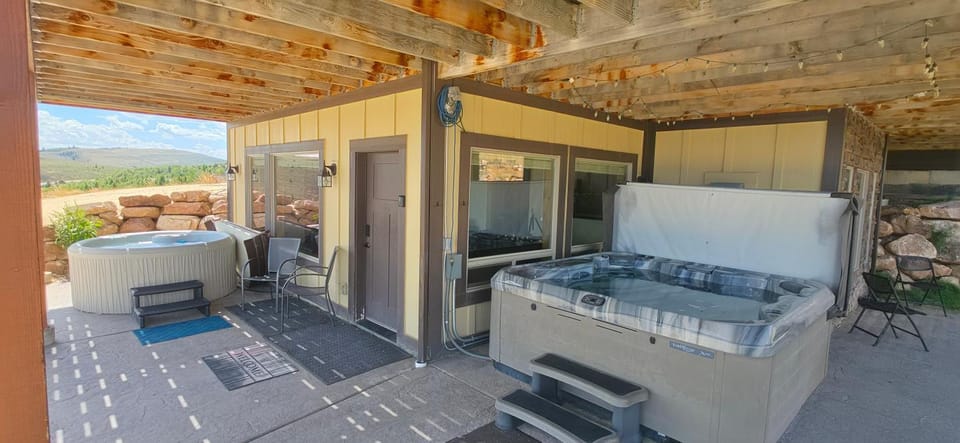 Patio, Hot Tub, Mountain view