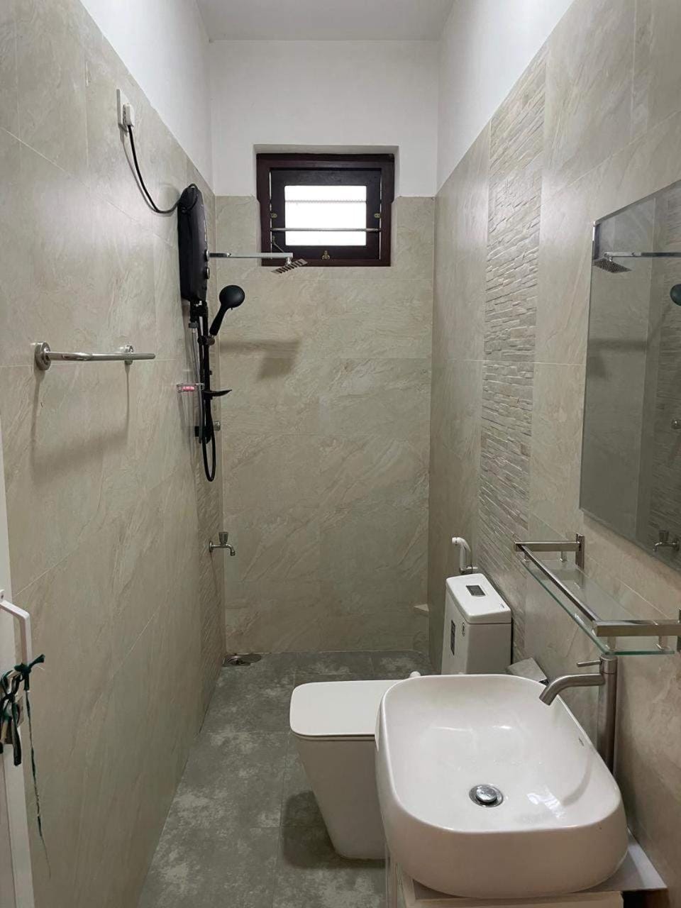 Peaceful 2BR Homestay Near Madiha Beach House in Kamburugamuwa