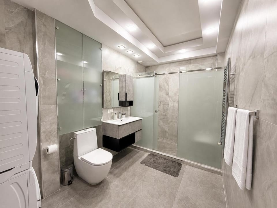 Shower, Bathroom, washing machine, dryer