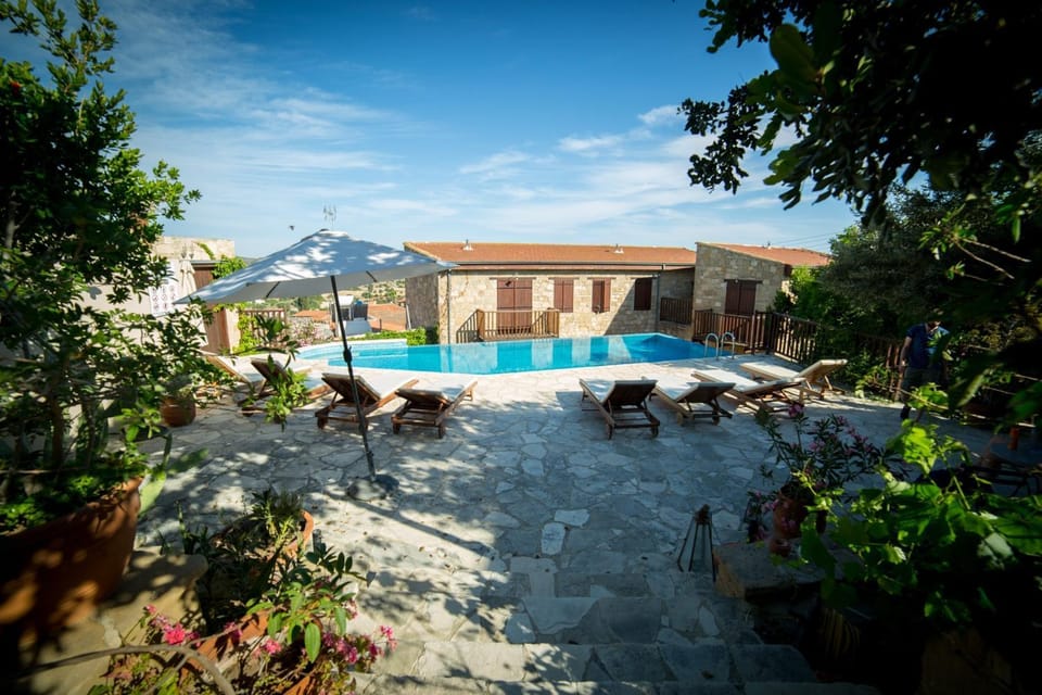 Property building, Patio, Garden view, Pool view, Swimming pool, sunbed