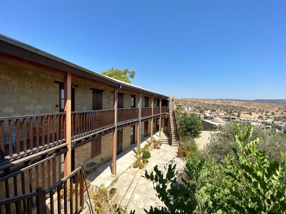 Property building, Patio, Natural landscape, Balcony/Terrace, Landmark view, Mountain view