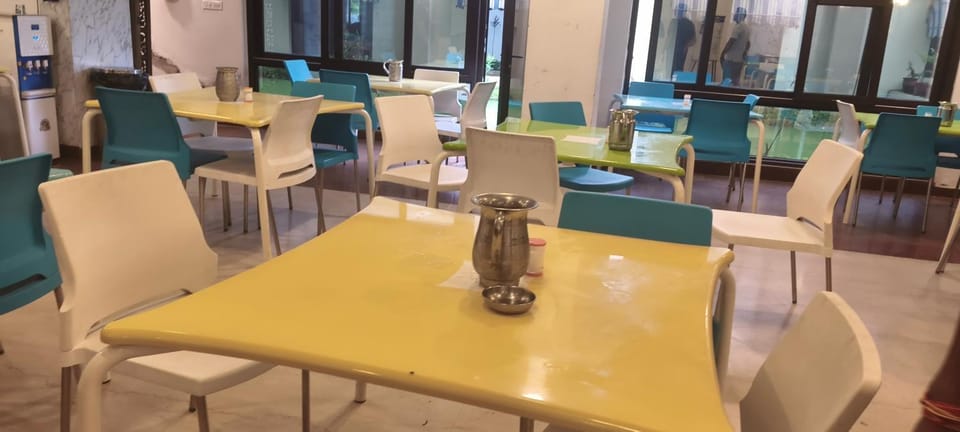 Restaurant/places to eat, Banquet/Function facilities, Seating area