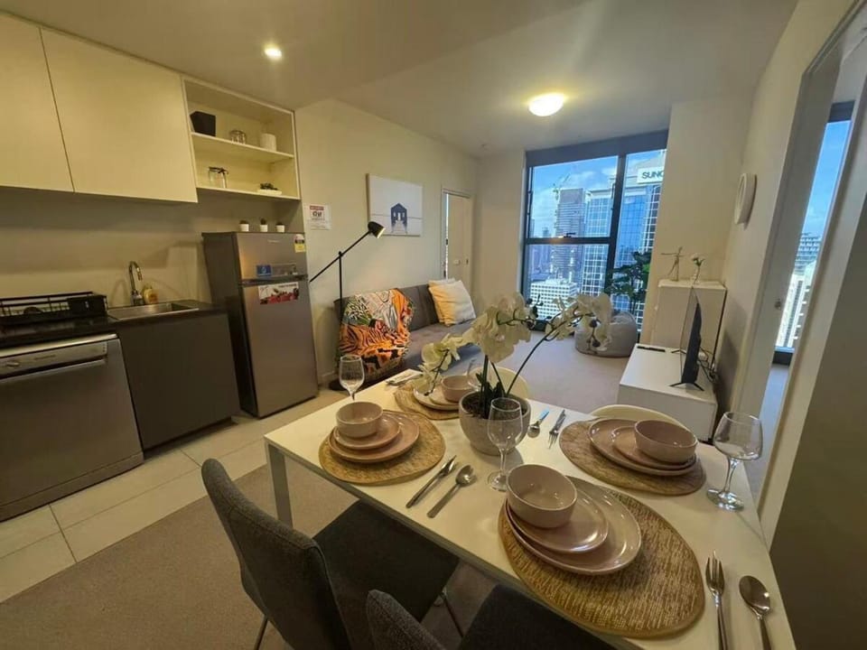 Mel Collins Central 2B2B with carpark TF4304 Apartment in Melbourne