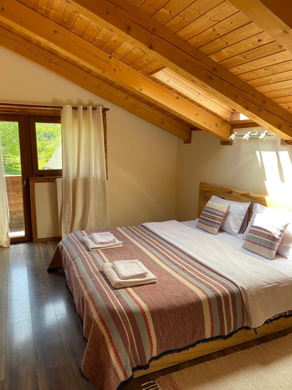 Bed, Photo of the whole room