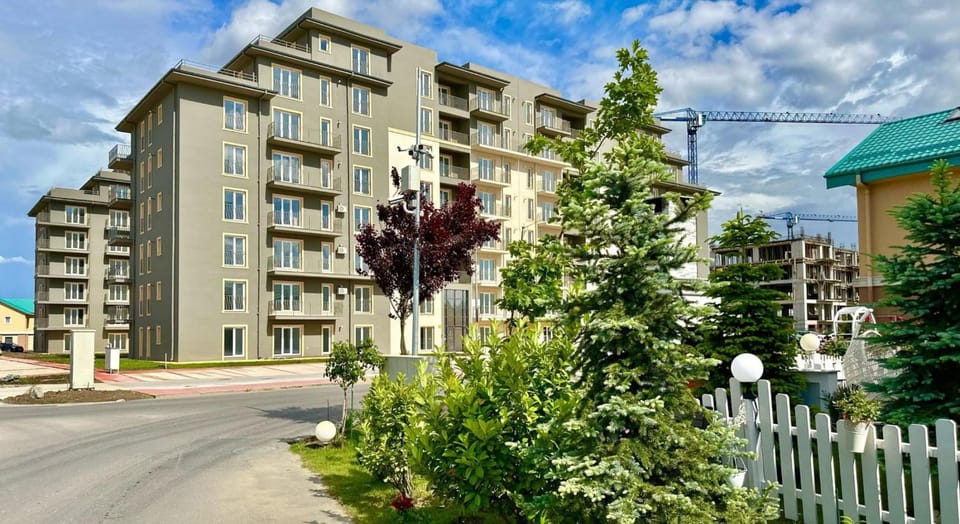 Property building, Day, Street view