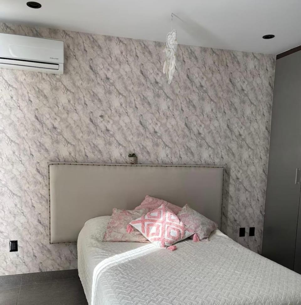 habitación privada con baño Vacation rental in Leon