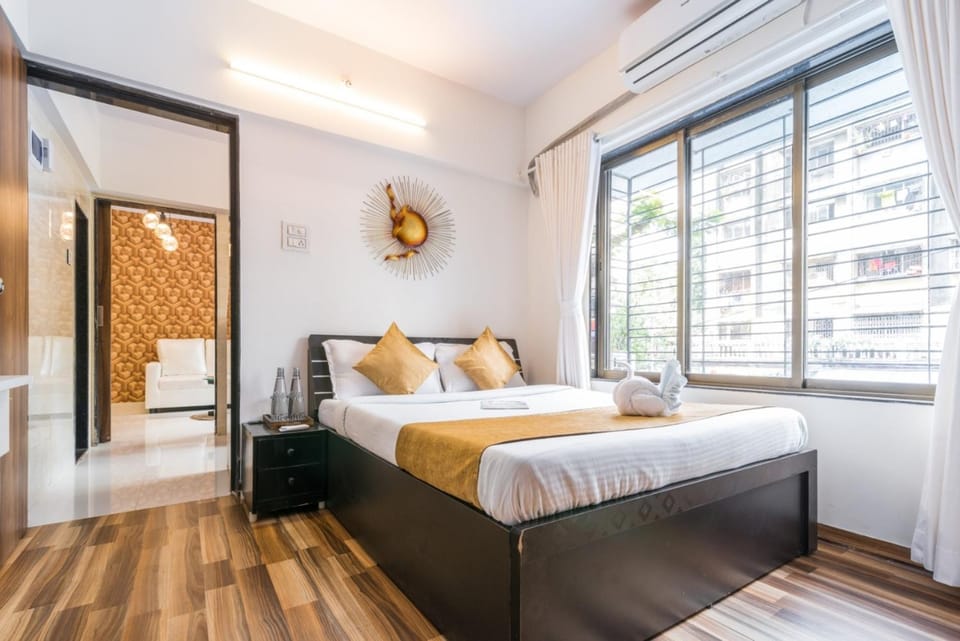 Bed, Photo of the whole room, Bedroom, towels, wardrobe