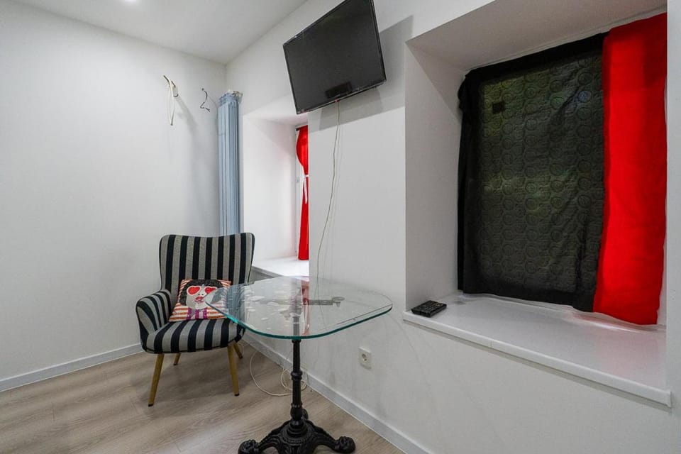 Communal lounge/ TV room, TV and multimedia, Seating area, Evening entertainment
