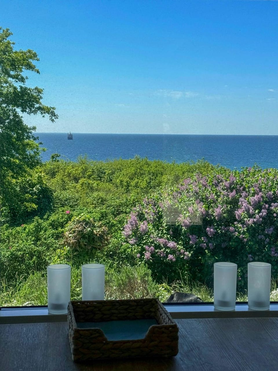 Summer house with fjord view at Rosnaes House in Zealand