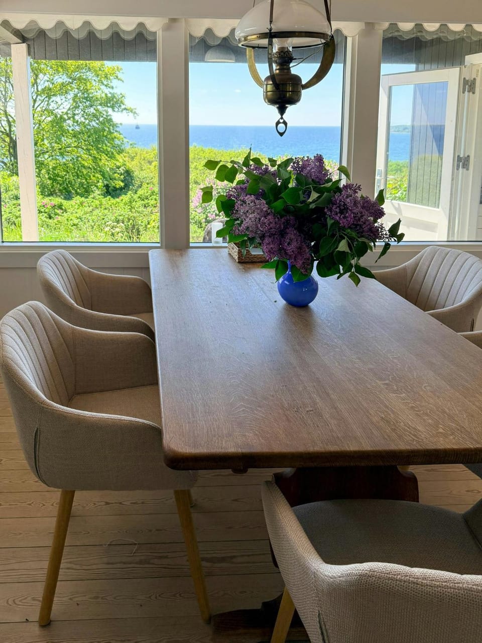 Summer house with fjord view at Rosnaes House in Zealand
