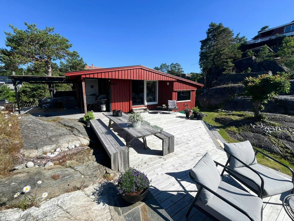 Coastal cabin with sunshine all day Cabin in Viken, Norway
