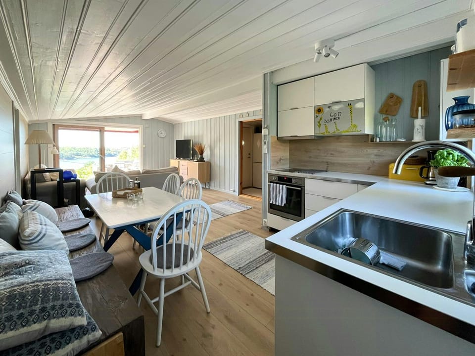 Coastal cabin with sunshine all day Cabin in Viken, Norway