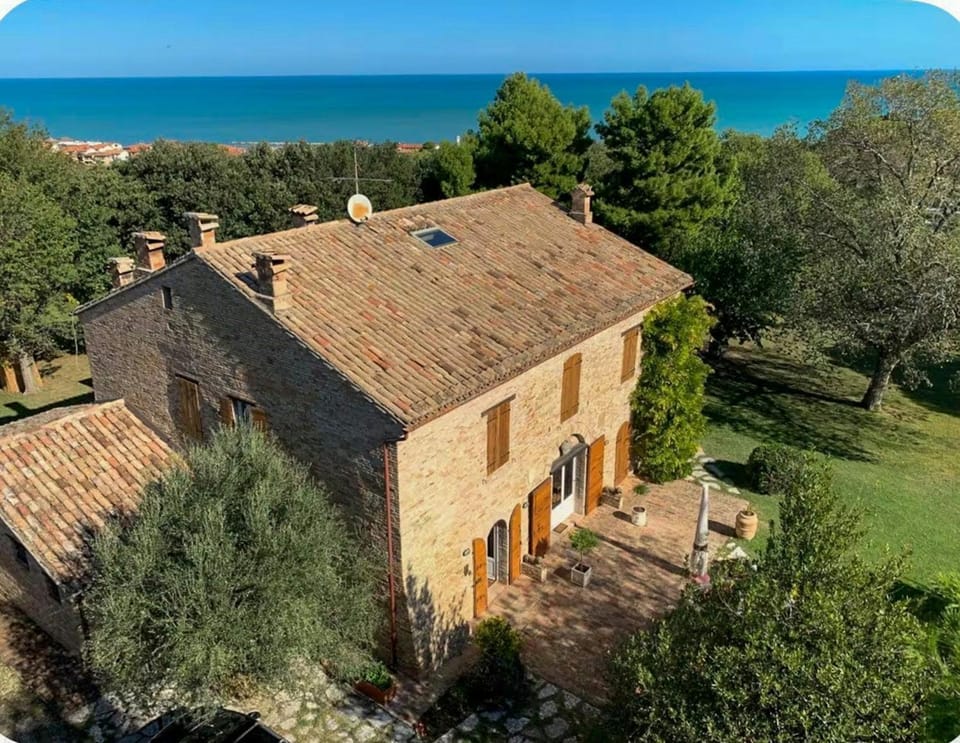 17th-century farmhouse on the hills with sea view House in Fano
