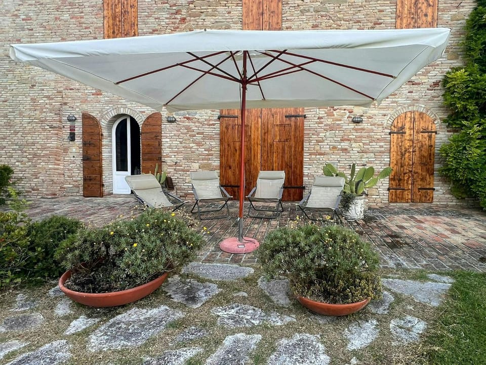 17th-century farmhouse on the hills with sea view House in Fano