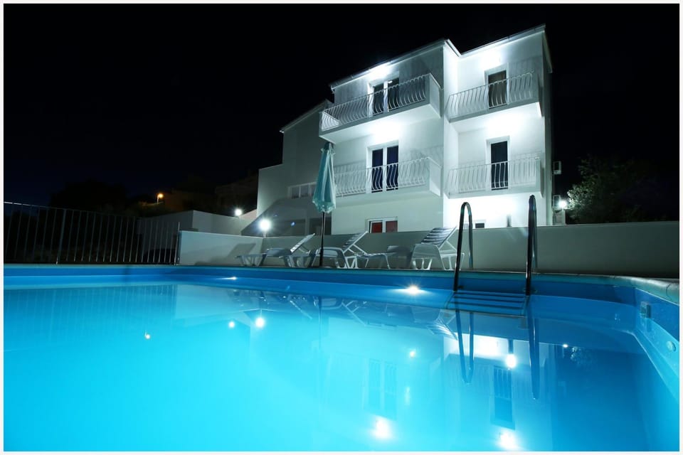 Swimming pool, Swimming pool