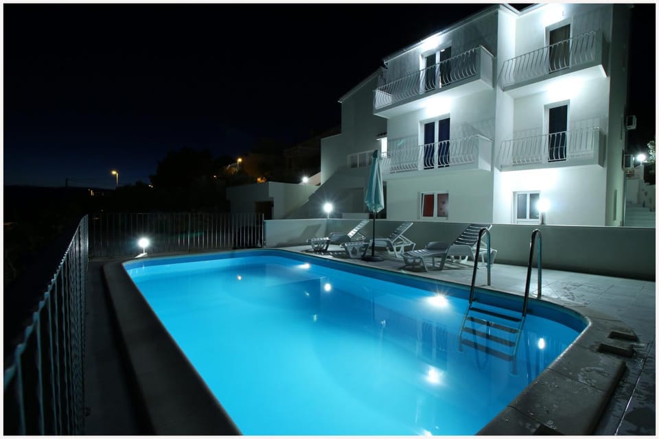 Swimming pool, Swimming pool