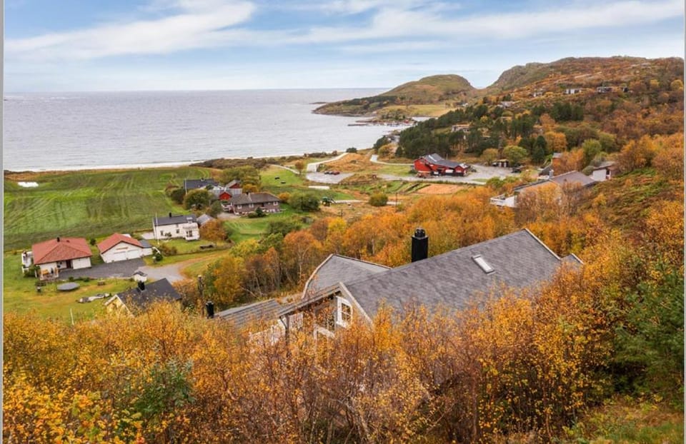 Sea views and beach life at Hosnastranda House in Trondelag