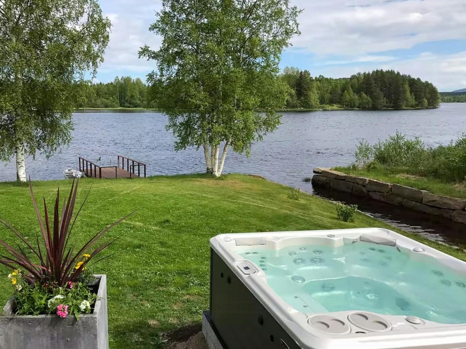 Dream house by the river with jacuzzi and sauna House in Sweden