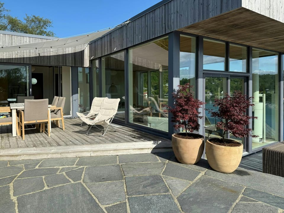 Cottage and boathouse by the sea in Sveio House in Rogaland
