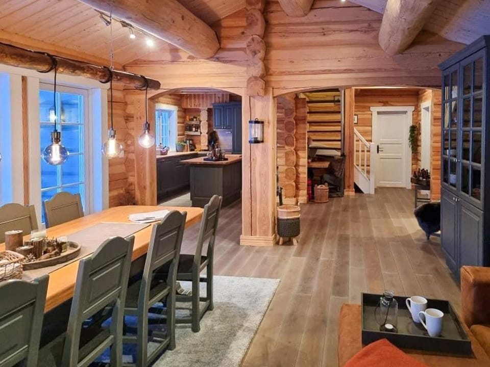 Cabin by ski track in Uvdal with bonfire Cabin in Viken, Norway