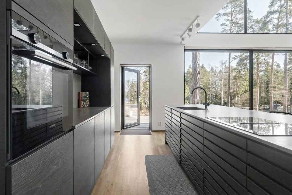 Airy house with large glass fronts on Adelso House in Stockholm County