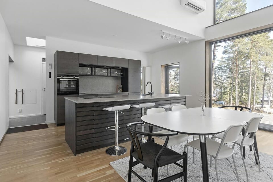Airy house with large glass fronts on Adelso House in Stockholm County