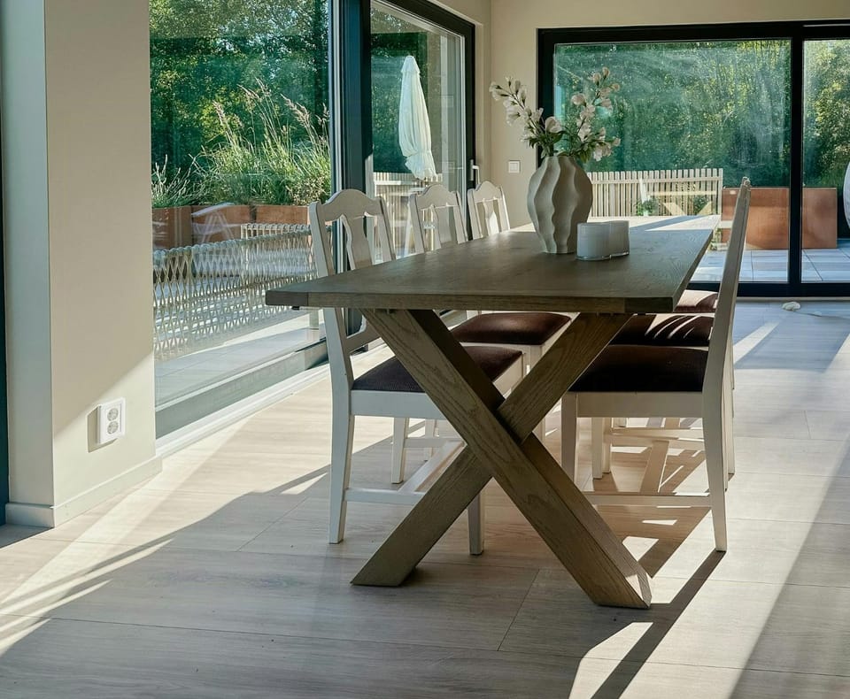 Sunlit coastal cottage with a grand terrace House in Västra Götaland County