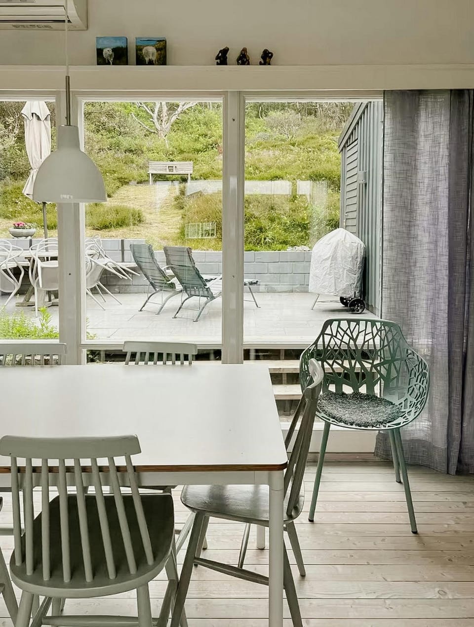 Architect-designed cottage where sea meets forest House in Sweden