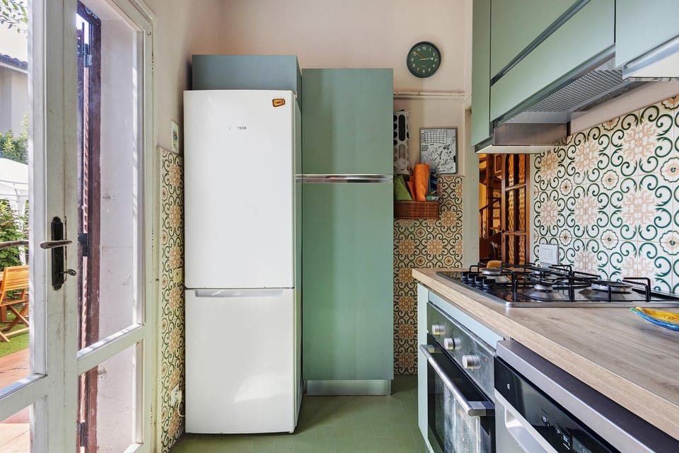 Property building, Kitchen or kitchenette, Living room