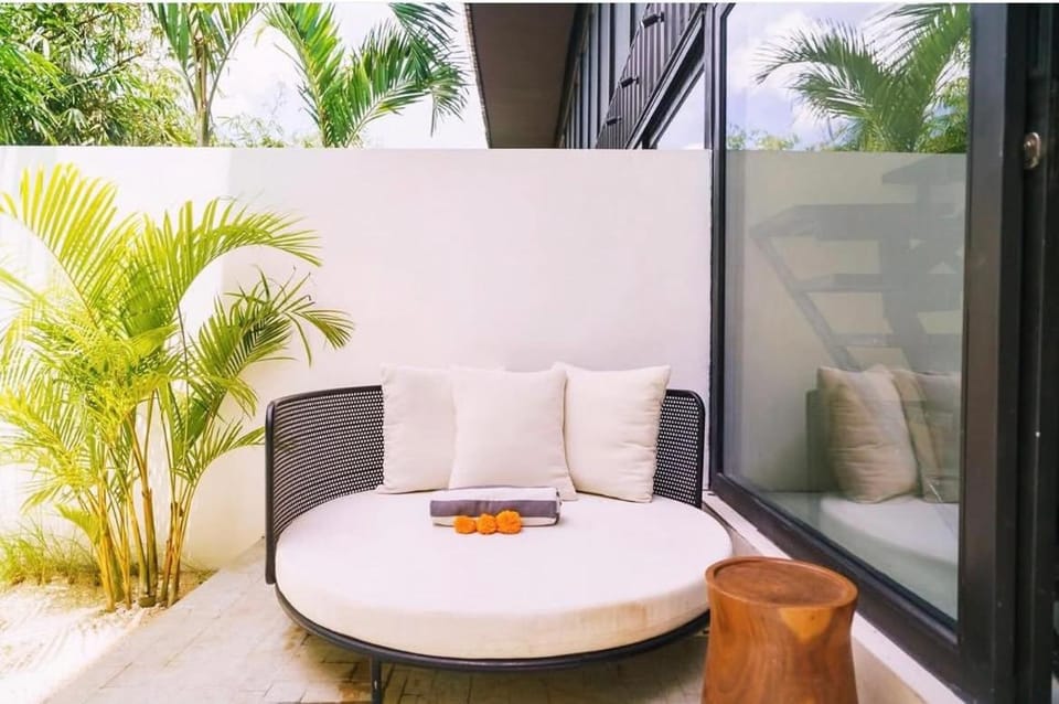 Noody Loft Villa Batu Bolong, Canggu by Sandara Villa in North Kuta