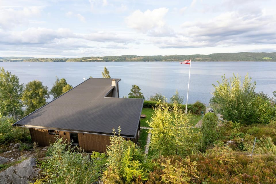 High ceilings and lake views over the inlet House in Viken, Norway