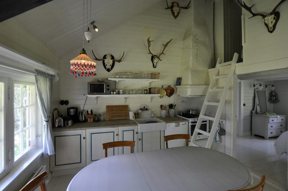 Hunting lodge by Sweden's largest private lake House in Västra Götaland County