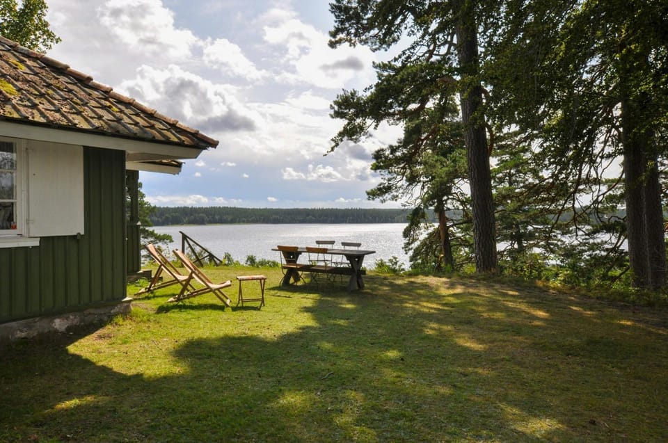 Hunting lodge by Sweden's largest private lake House in Västra Götaland County