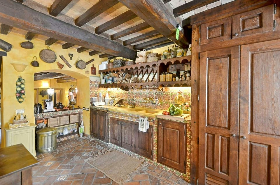 Stone villa with private pool and views House in Umbria