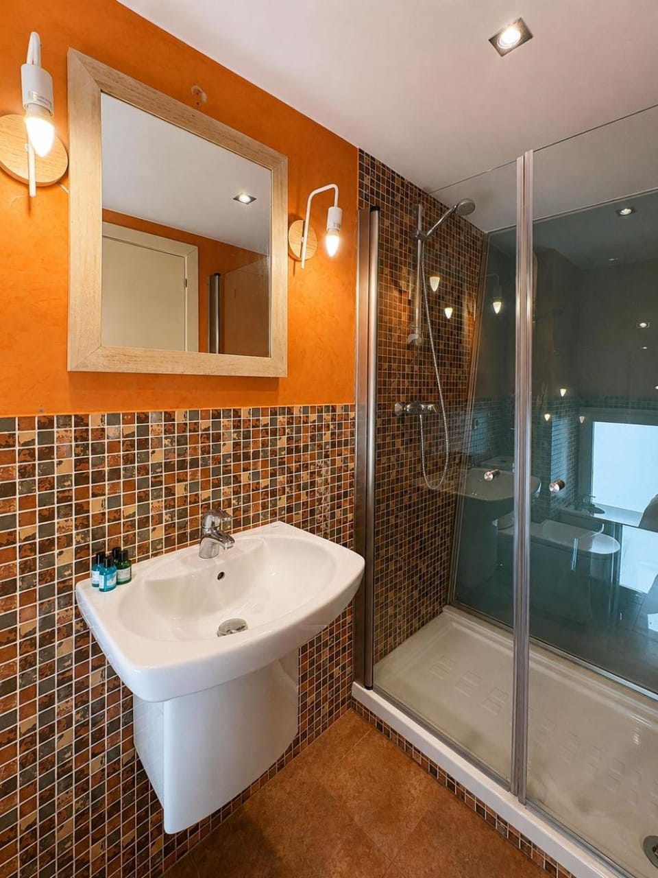 Shower, Bathroom, Bath, towels