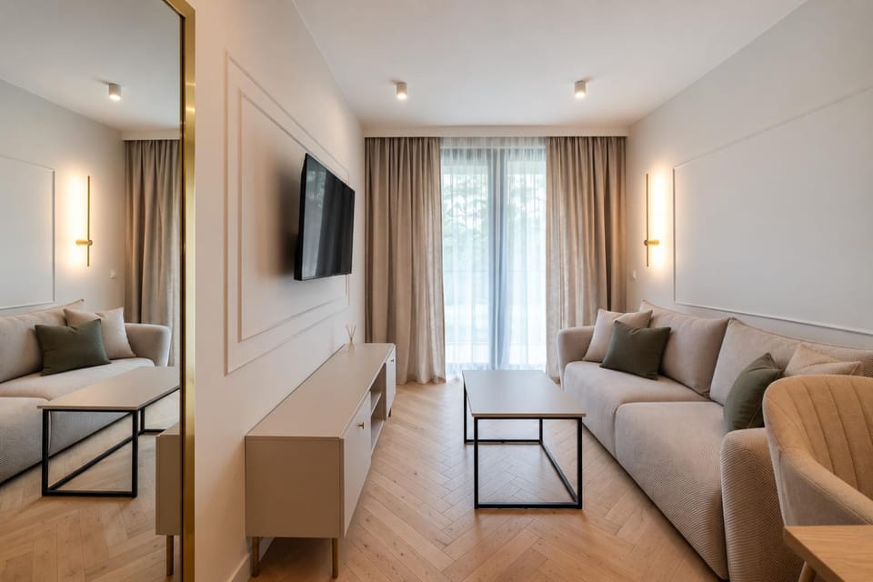 Communal lounge/ TV room, TV and multimedia, Living room, Seating area