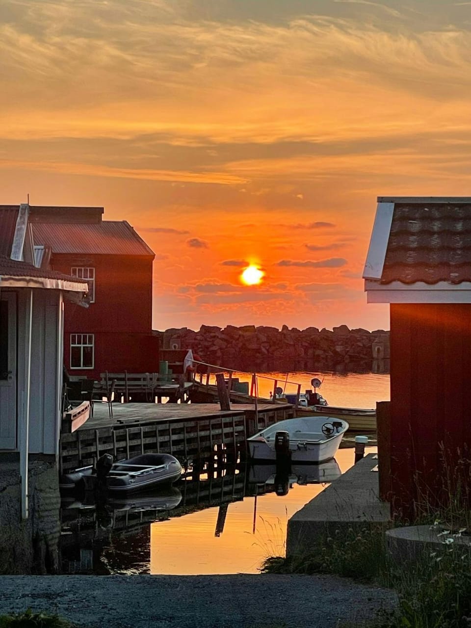 Boathouse with views of harbour and sea Apartment in Trondelag