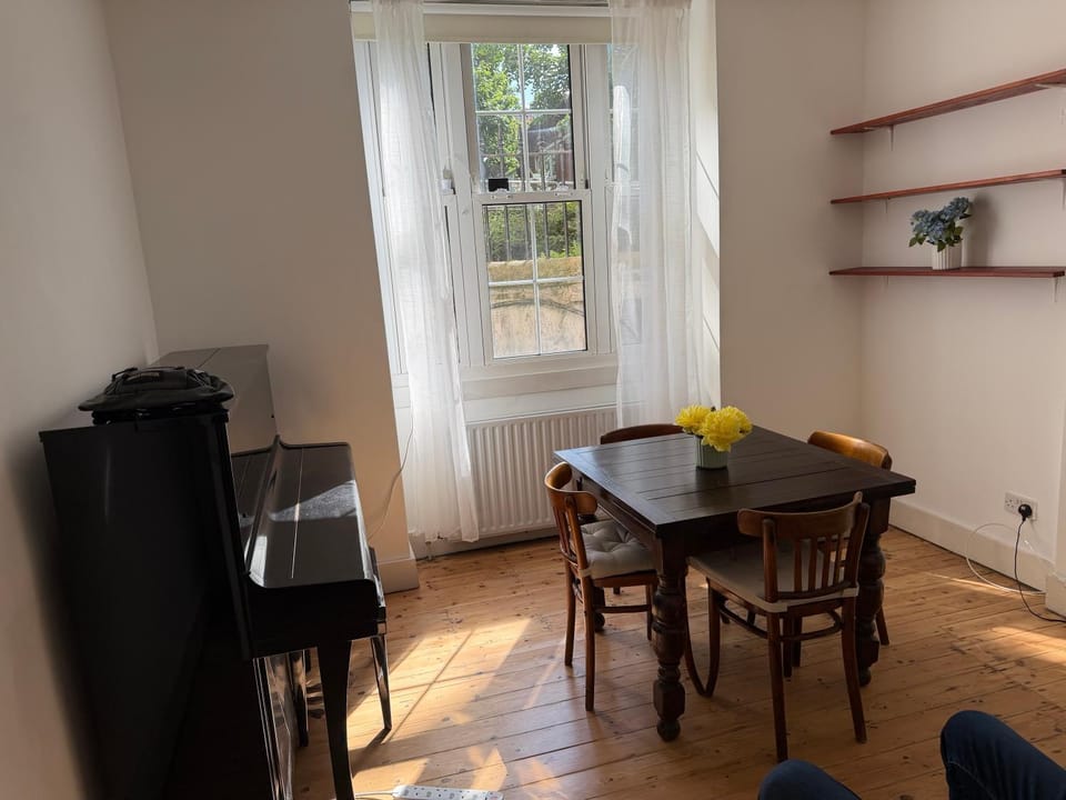 Timeless Retreat 12 Minutes from Tower Bridge Apartment in London Borough of Southwark